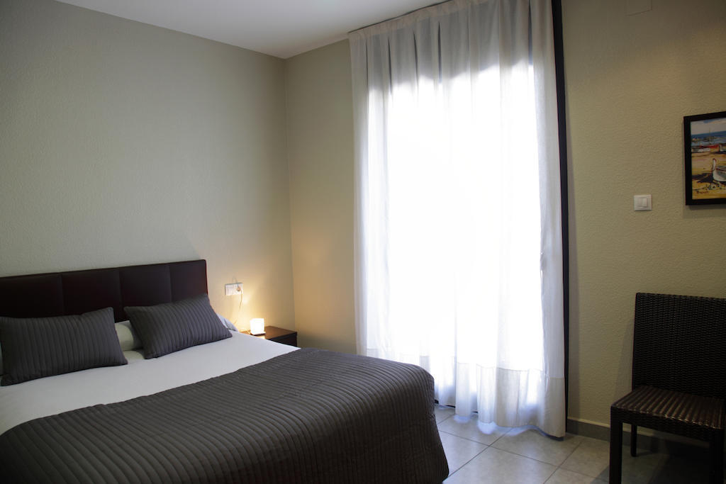 Hostal Portofino Ареньс-де-Мар Номер фото
