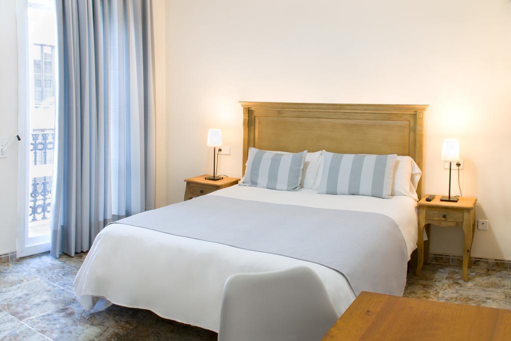 Hostal Portofino Ареньс-де-Мар Экстерьер фото
