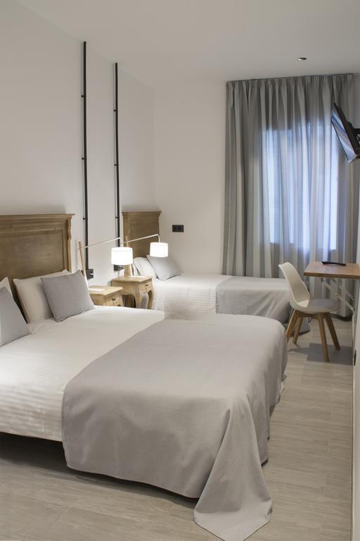 Hostal Portofino Ареньс-де-Мар Экстерьер фото